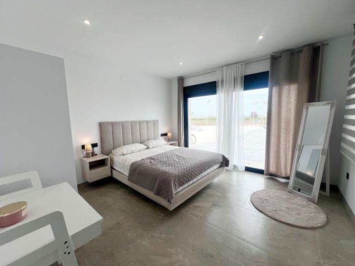 Image No.8-4 Bed Villa for sale