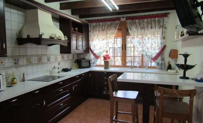 Image No.7-6 Bed Country House for sale