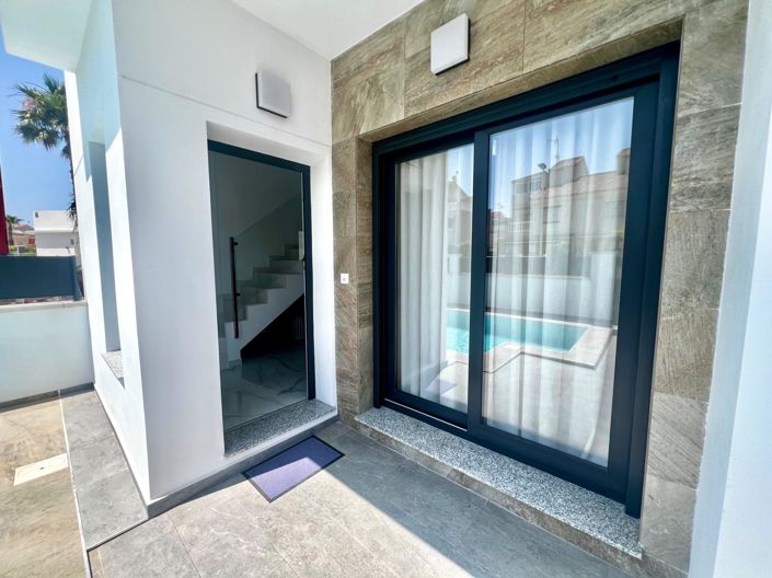 Image No.4-3 Bed Villa for sale