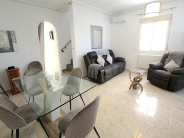 49016impressivelyspacious3bedsemidetachedvill