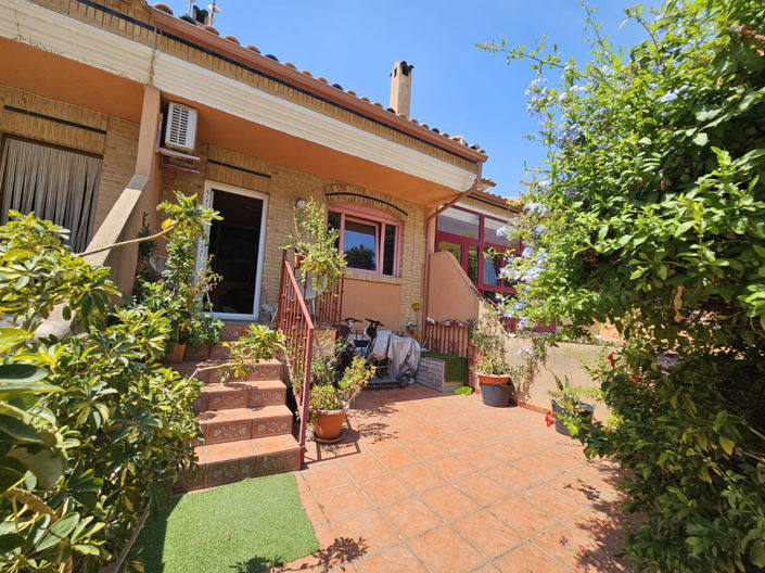 Image No.1-4 Bed Townhouse for sale