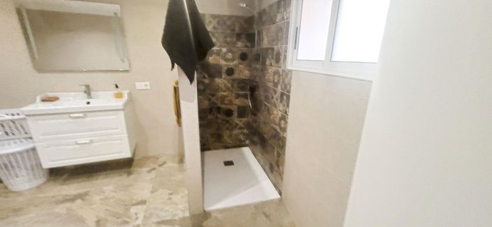 Image No.15-5 Bed Country House for sale