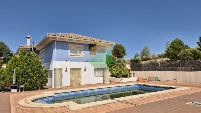 Image No.1-4 Bed Villa for sale
