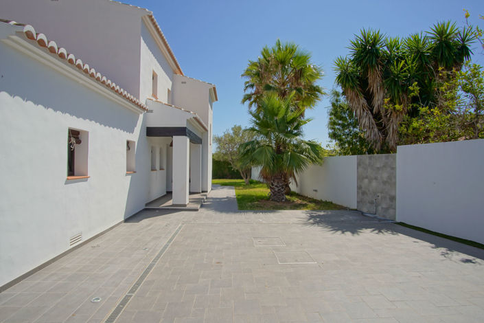 Image No.8-3 Bed Villa for sale