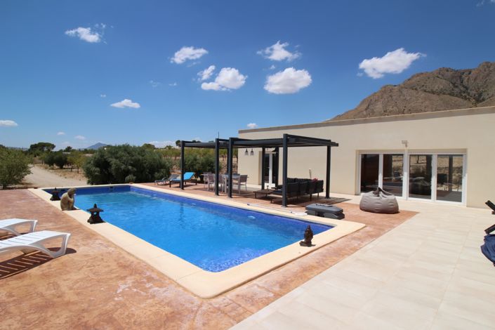 Image No.3-4 Bed Villa for sale