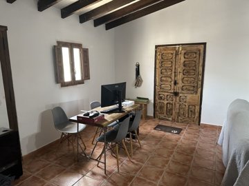 country-house-for-sale-in-la-pinilla-7