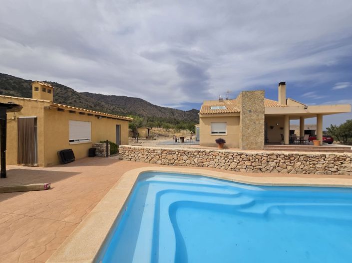 Image No.1-4 Bed Villa for sale