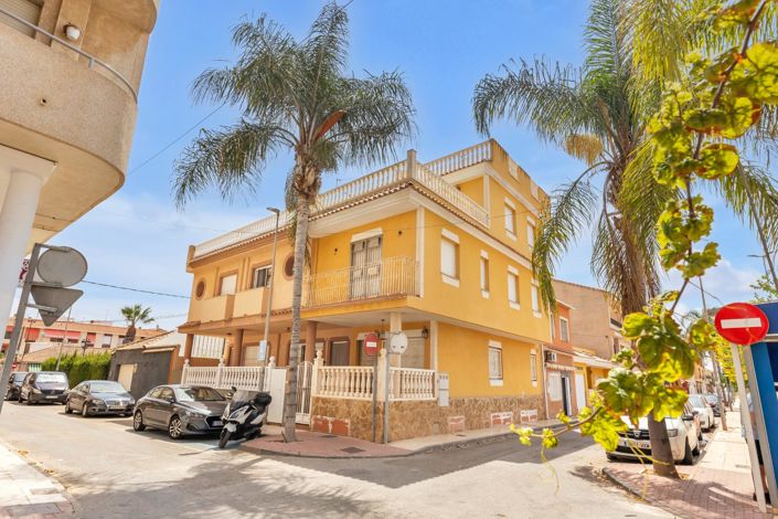 Image No.1-4 Bed Duplex for sale