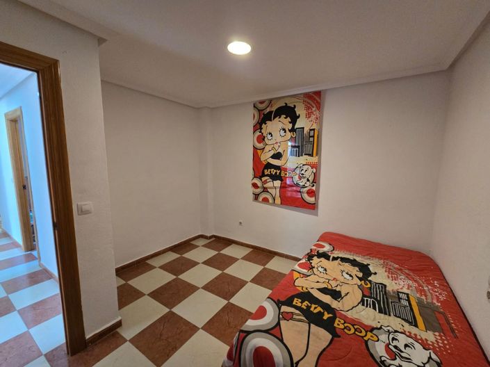 Image No.16-5 Bed Townhouse for sale