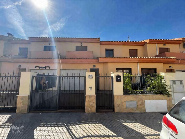Image No.2-4 Bed Townhouse for sale