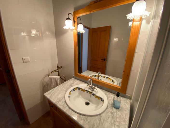 Image No.18-8 Bed Villa for sale