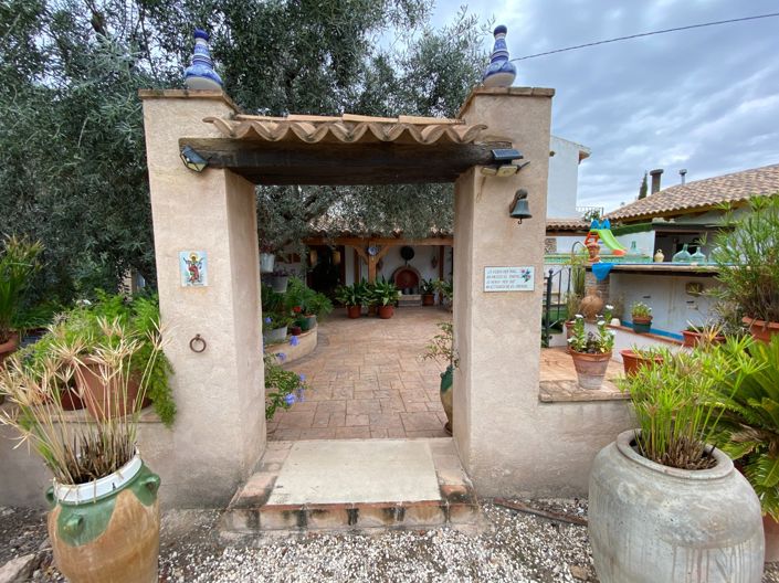 Image No.2-8 Bed Villa for sale