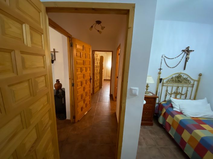 Image No.28-8 Bed Villa for sale