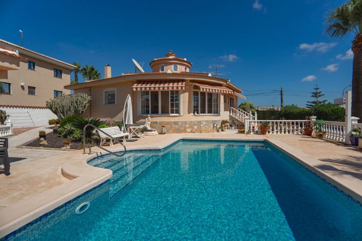 Image No.2-Villa de 4 chambres à vendre à Ciudad Quesada