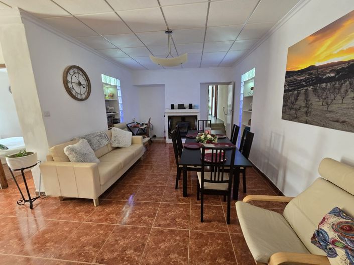 Image No.22-4 Bed Country House for sale