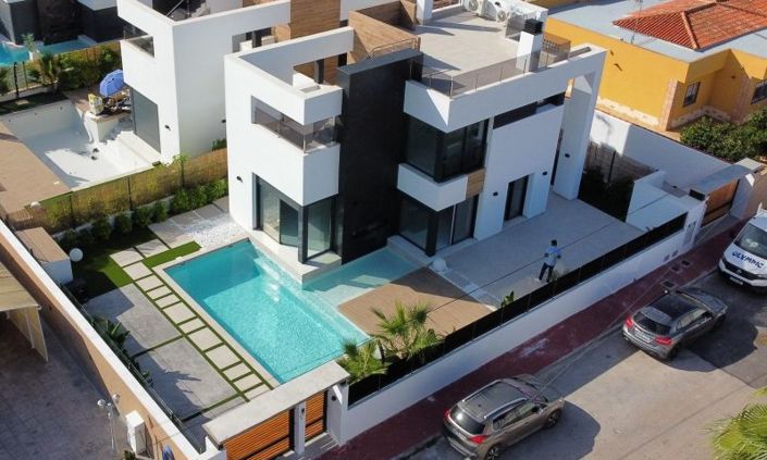 Image No.10-3 Bed Villa for sale