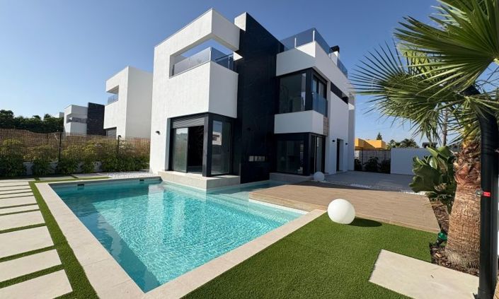 Image No.12-3 Bed Villa for sale