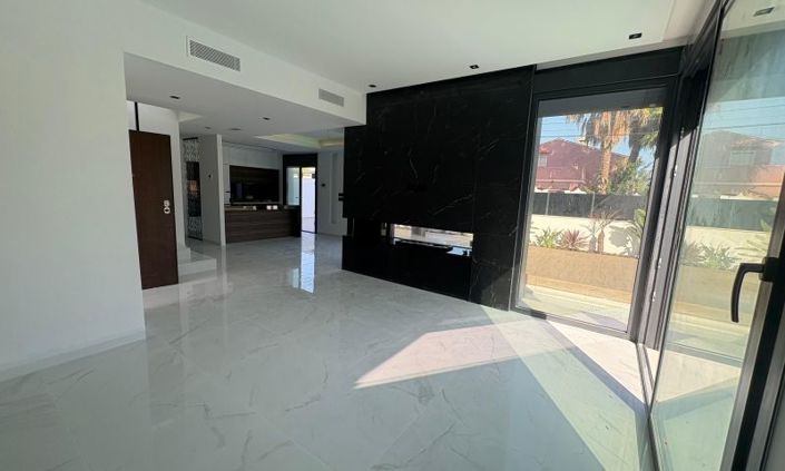 Image No.21-3 Bed Villa for sale