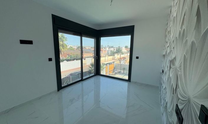 Image No.29-3 Bed Villa for sale