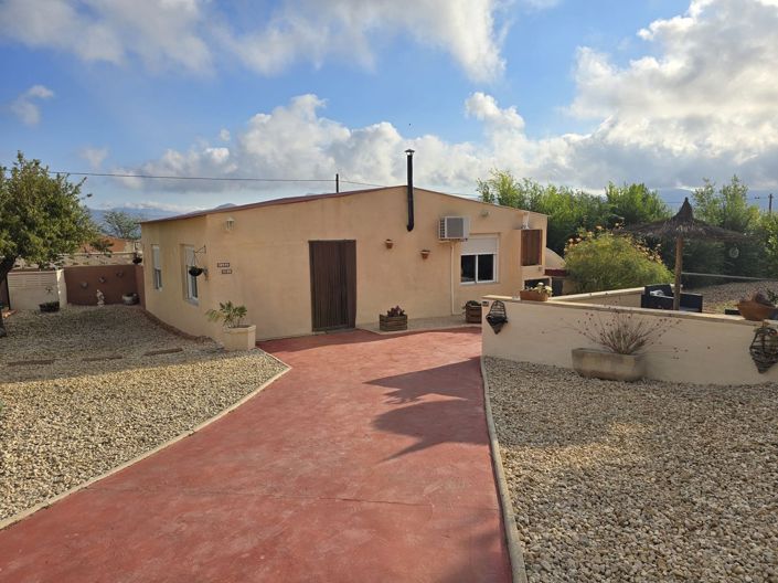 Image No.2-Villa de 5 chambres à vendre à Sax