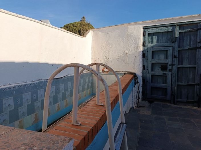 Image No.2-6 Bed Country House for sale