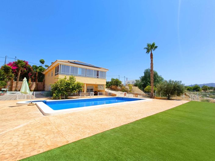 Image No.1-5 Bed Villa for sale