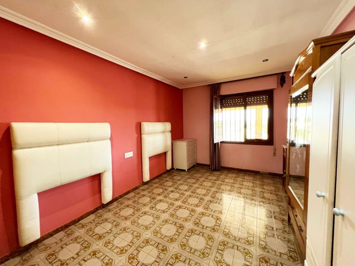 Image No.18-4 Bed Villa for sale