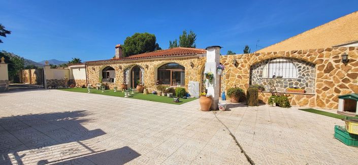 Image No.1-4 Bed Villa for sale