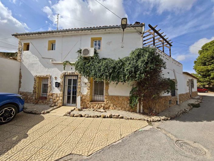 Image No.1-4 Bed Country House for sale