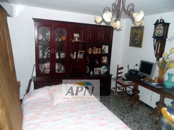 Image No.15-7 Bed Country House for sale