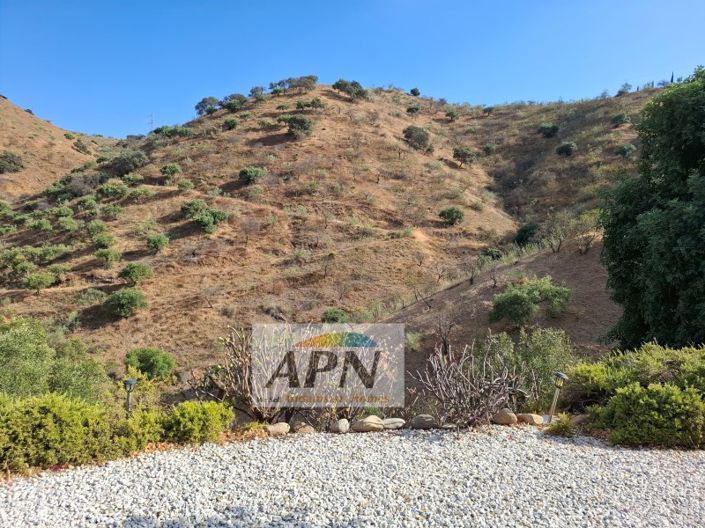 Image No.11-3 Bed Country House for sale