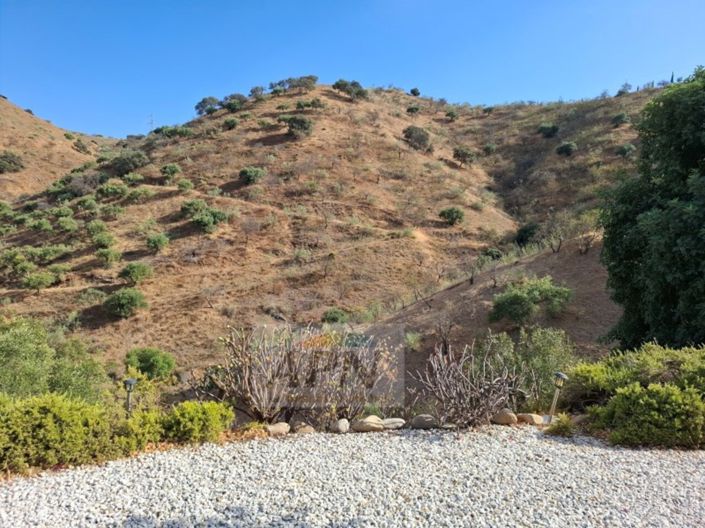 Image No.11-3 Bed Country House for sale