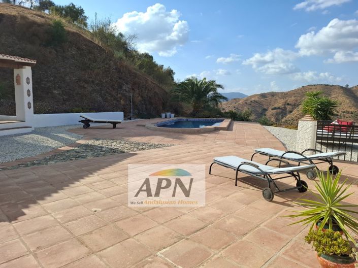 Image No.13-3 Bed Country House for sale