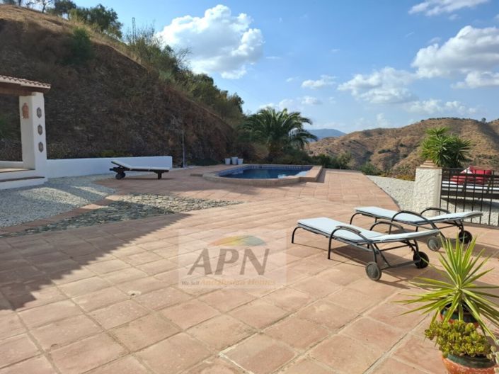 Image No.13-3 Bed Country House for sale