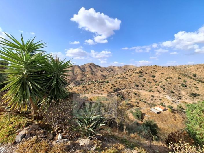 Image No.17-3 Bed Country House for sale