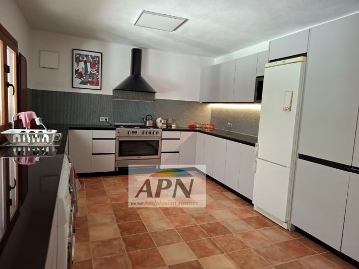 Image No.24-3 Bed Country House for sale