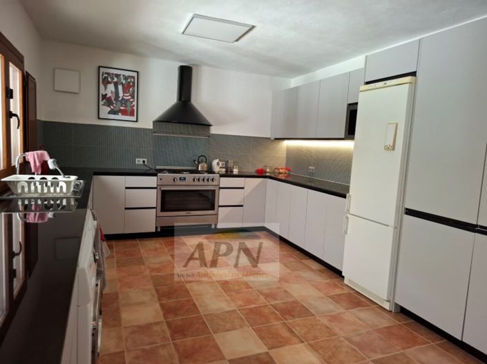 Image No.24-3 Bed Country House for sale