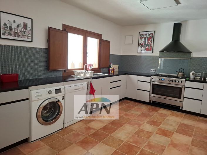 Image No.25-3 Bed Country House for sale