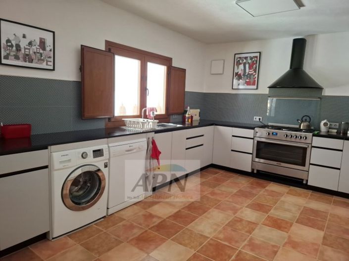 Image No.25-3 Bed Country House for sale