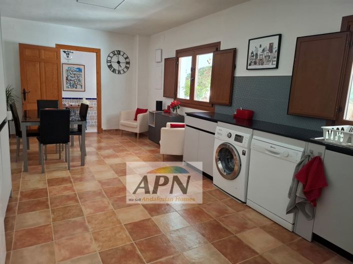 Image No.28-3 Bed Country House for sale