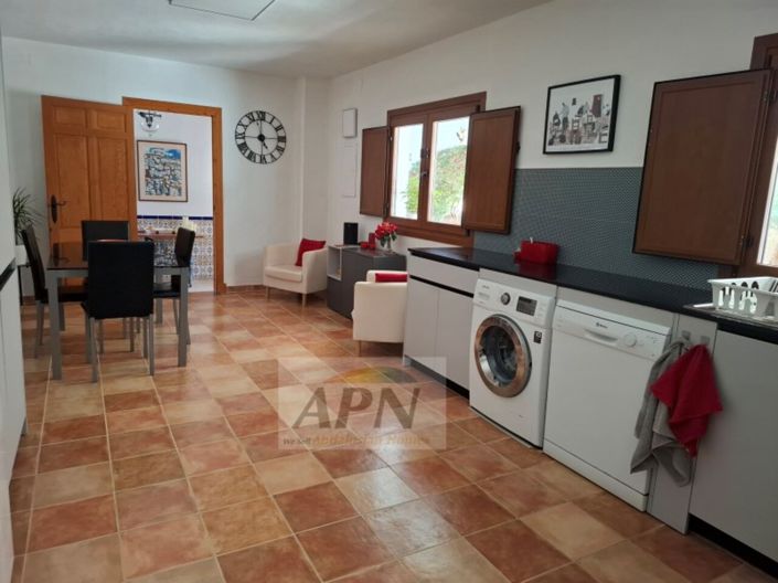 Image No.28-3 Bed Country House for sale