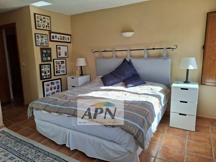 Image No.44-3 Bed Country House for sale