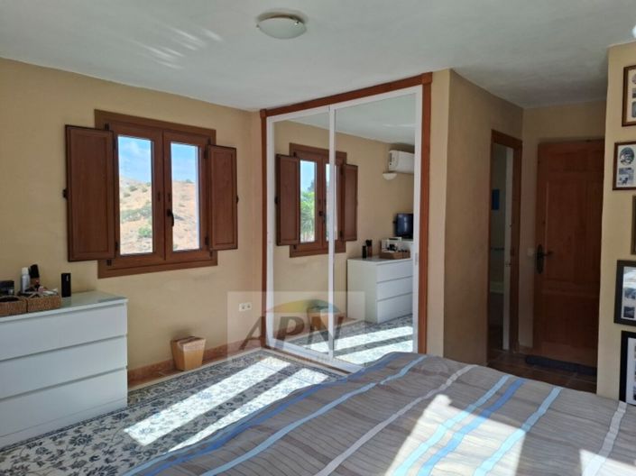 Image No.46-3 Bed Country House for sale