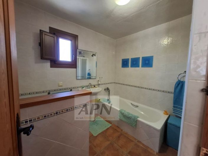 Image No.47-3 Bed Country House for sale