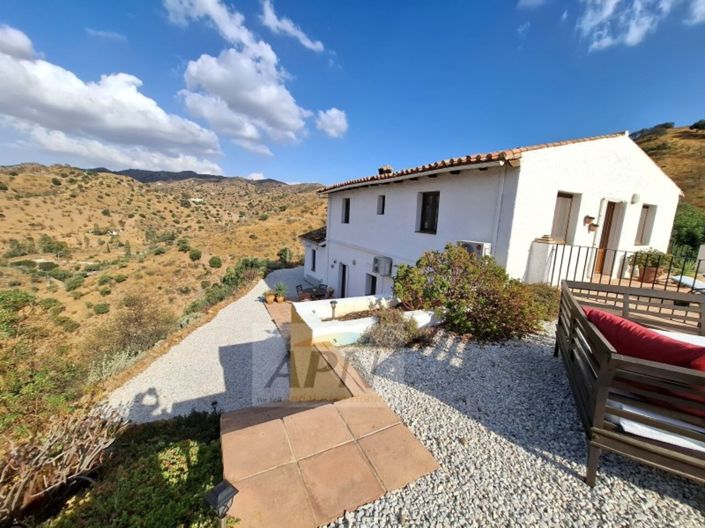 Image No.7-3 Bed Country House for sale