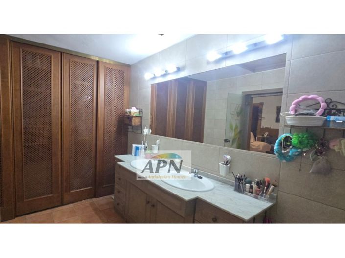 Image No.30-Maison de campagne de 14 chambres à vendre à Pizarra