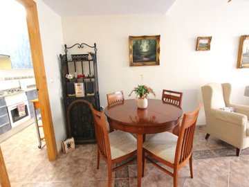 49177beautifullypresented2bedroomgroundfloora