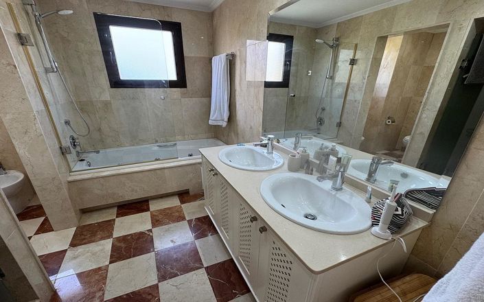 Image No.10-3 Bed Apartment for sale