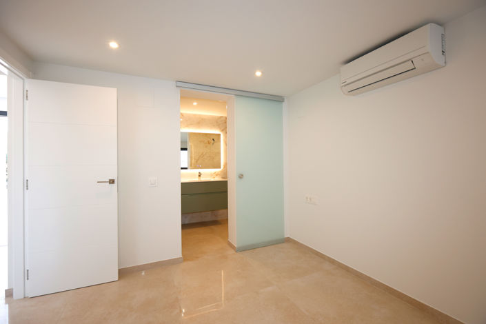 Image No.37-4 Bed Villa for sale