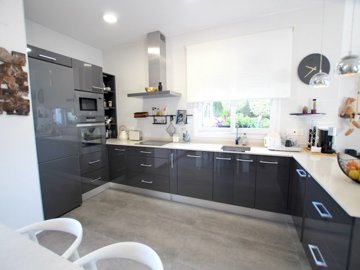 49186stylishandcontemporary2bedroombungalowwi